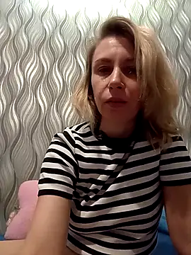 Snapshot of MissisMilk chatting on 05.13.26 MissisMilk online show from 05.13.26