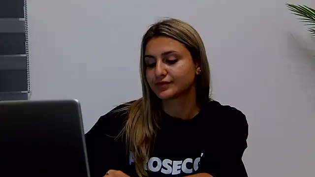 NicolePlay online show from 05.30.26