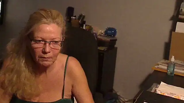 Snapshot of XTRAHORNYONE chatting on 02.07.25 XTRAHORNYONE online show from 02.07.25