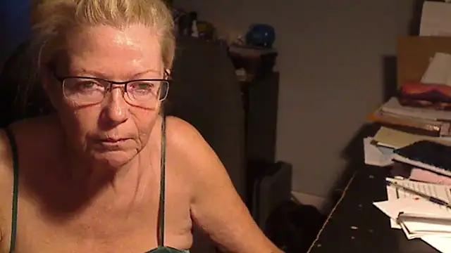 Snapshot of XTRAHORNYONE chatting on 03.01.25 XTRAHORNYONE online show from 03.01.25