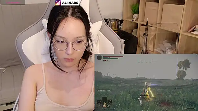 Snapshot of aliiiiiina chatting on 12.31.24 aliiiiiina online show from 12.31.24