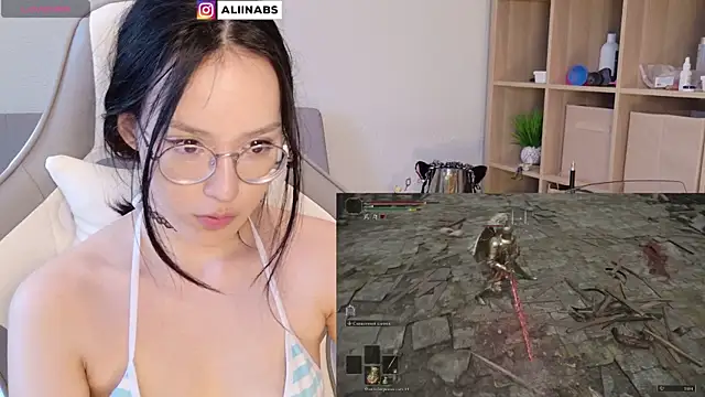 Snapshot of aliiiiiina chatting on 12.31.24 aliiiiiina online show from 12.31.24