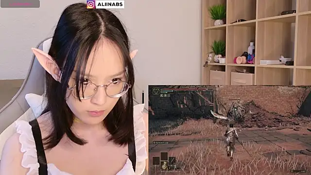 Snapshot of aliiiiiina chatting on 01.08.25 aliiiiiina online show from 01.08.25