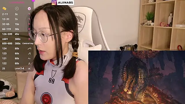 Snapshot of aliiiiiina chatting on 01.11.25 aliiiiiina online show from 01.11.25