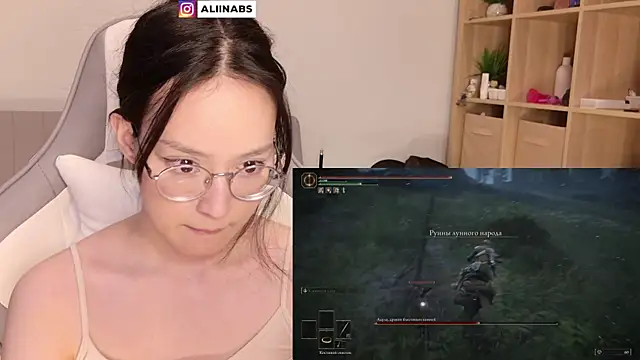 Snapshot of aliiiiiina chatting on 01.19.25 aliiiiiina online show from 01.19.25