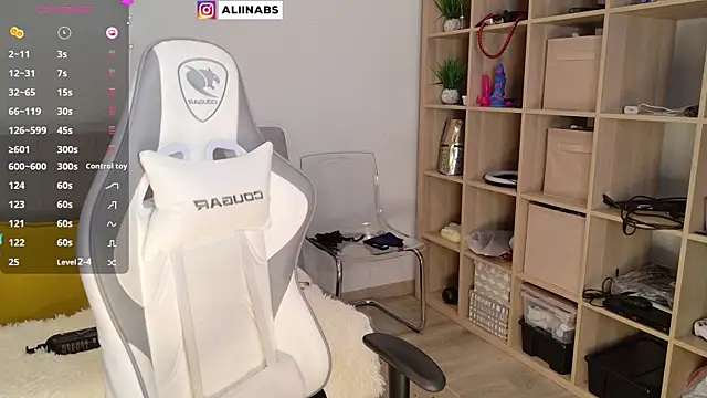 Snapshot of aliiiiiina chatting on 02.09.25 aliiiiiina online show from 02.09.25