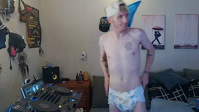 Snapshot of pyrowuff chatting on 07.17.26 pyrowuff online show from 07.17.26