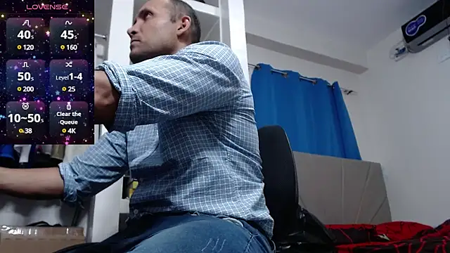 Snapshot of lewislamxxx_hot chatting on 12.12.24 lewislamxxx hot online show from 12.12.24