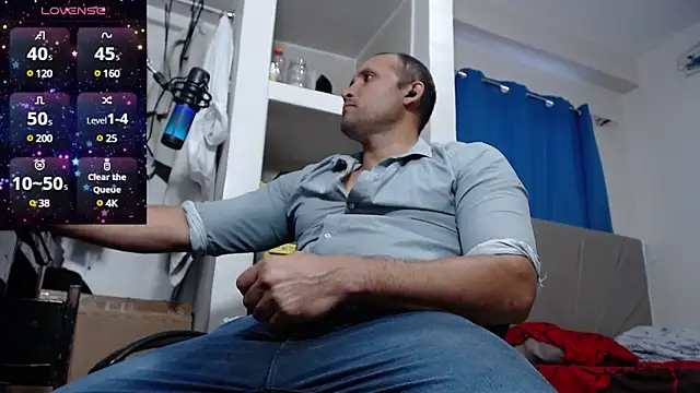 Snapshot of lewislamxxx_hot chatting on 12.27.24 lewislamxxx hot online show from 12.27.24