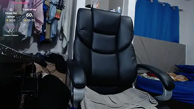 Snapshot of lewislamxxx_hot chatting on 09.12.25 lewislamxxx hot online show from 09.12.25