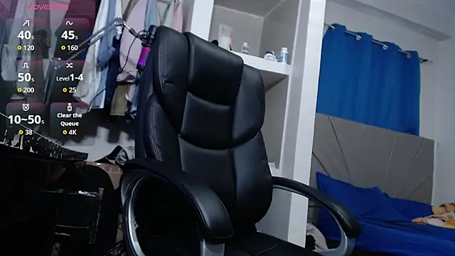 Snapshot of lewislamxxx_hot chatting on 09.20.25 lewislamxxx hot online show from 09.20.25