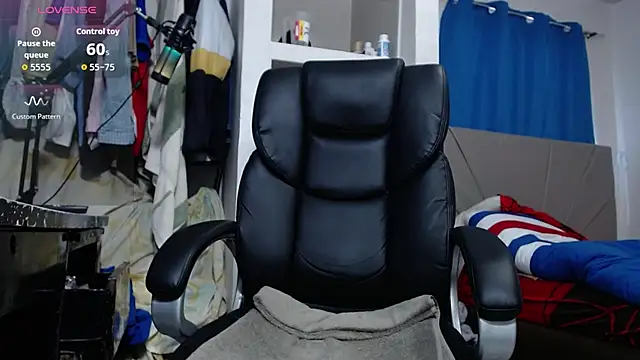 Snapshot of lewislamxxx_hot chatting on 10.02.25 lewislamxxx hot online show from 10.02.25