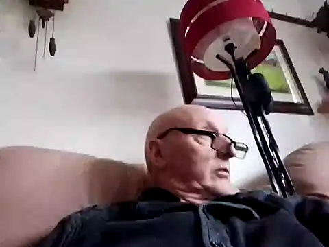 Snapshot of keeenn11 chatting on 02.12.25 keeenn11 online show from 02.12.25