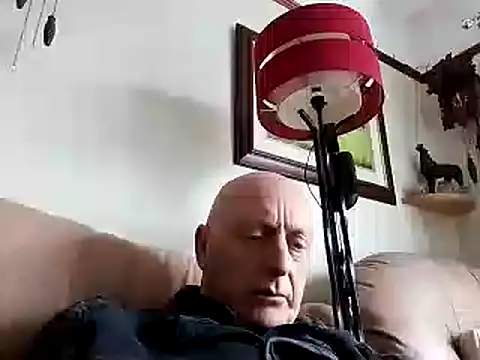 Snapshot of keeenn11 chatting on 02.14.25 keeenn11 online show from 02.14.25