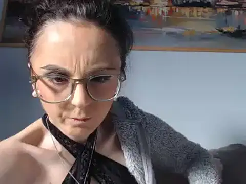 Snapshot of cleophee chatting on 02.14.25 cleophee online show from 02.14.25