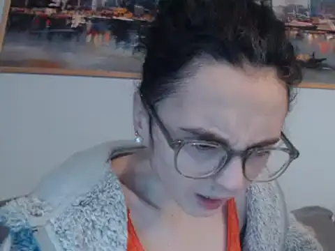 Snapshot of cleophee chatting on 02.15.25 cleophee online show from 02.15.25