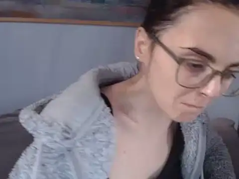 Snapshot of cleophee chatting on 02.17.25 cleophee online show from 02.17.25