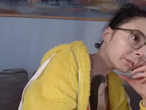 Snapshot of cleophee chatting on 02.19.25 cleophee online show from 02.19.25