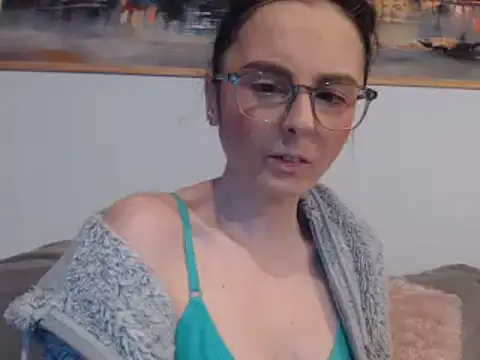 Snapshot of cleophee chatting on 02.20.25 cleophee online show from 02.20.25