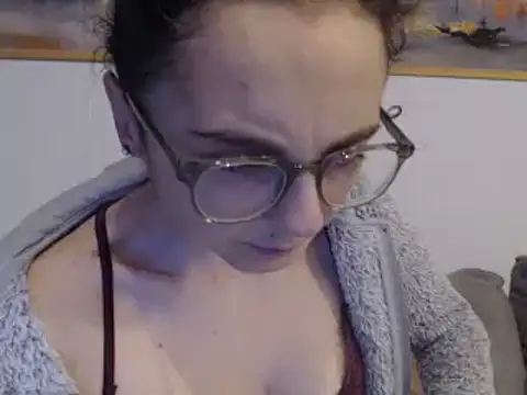 Snapshot of cleophee chatting on 02.24.25 cleophee online show from 02.24.25