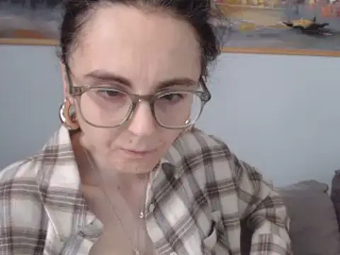 Snapshot of cleophee chatting on 03.17.25 cleophee online show from 03.17.25