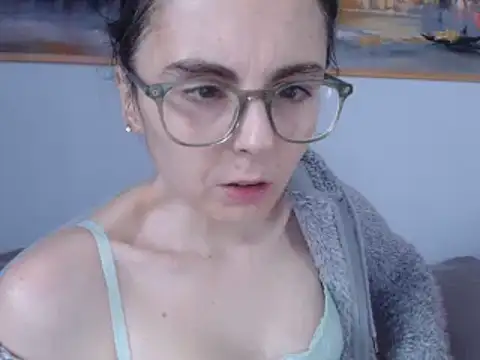 Snapshot of cleophee chatting on 03.18.25 cleophee online show from 03.18.25