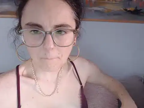 Snapshot of cleophee chatting on 03.19.25 cleophee online show from 03.19.25