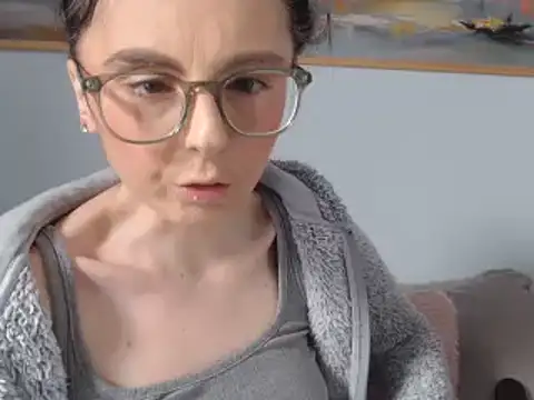 Snapshot of cleophee chatting on 03.22.25 cleophee online show from 03.22.25