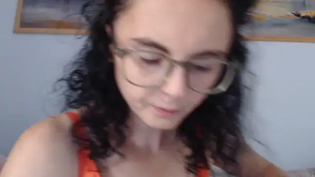 Snapshot of cleophee chatting on 09.21.25 cleophee online show from 09.21.25