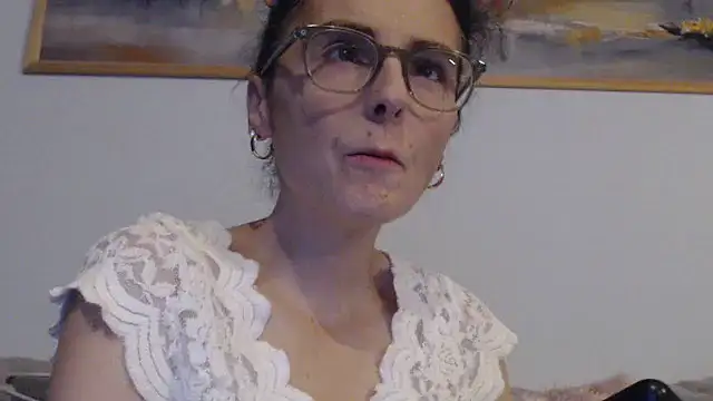 Snapshot of cleophee chatting on 10.14.25 cleophee online show from 10.14.25