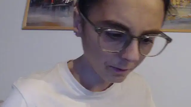 Snapshot of cleophee chatting on 10.18.25 cleophee online show from 10.18.25