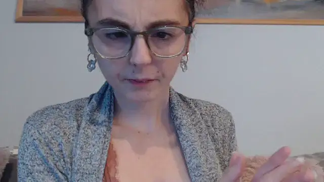 Snapshot of cleophee chatting on 10.27.25 cleophee online show from 10.27.25