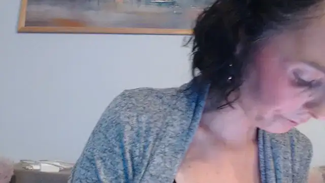 Snapshot of cleophee chatting on 11.17.25 cleophee online show from 11.17.25