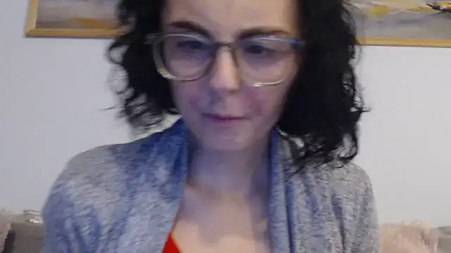 Snapshot of cleophee chatting on 11.18.25 cleophee online show from 11.18.25