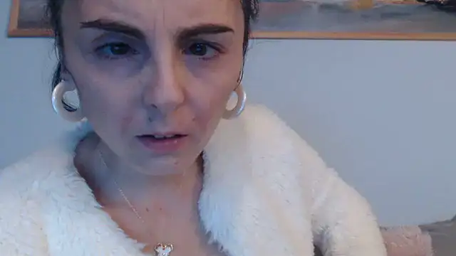 Snapshot of cleophee chatting on 11.24.25 cleophee online show from 11.24.25