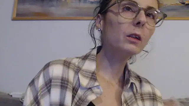 Snapshot of cleophee chatting on 12.04.25 cleophee online show from 12.04.25