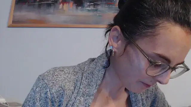 Snapshot of cleophee chatting on 12.18.25 cleophee online show from 12.18.25