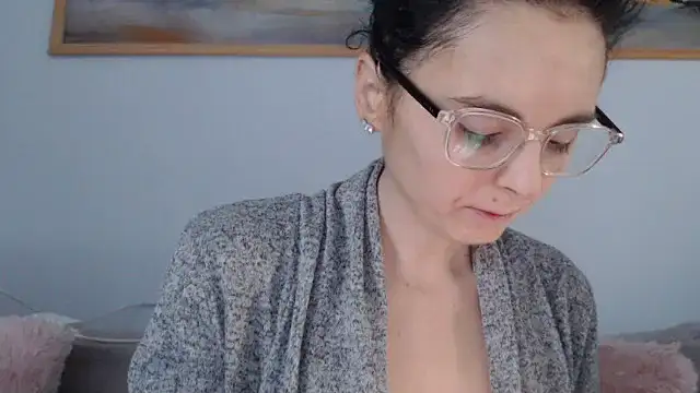 Snapshot of cleophee chatting on 04.17.26 cleophee online show from 04.17.26