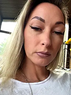 StarryHanna online show from 10.04.25