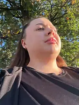 Snapshot of Sara_Slow chatting on 09.27.25 Sara Slow online show from 09.27.25