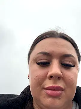 Snapshot of Sara_Slow chatting on 12.21.25 Sara Slow online show from 12.21.25