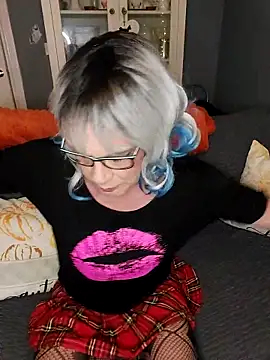 juniperberi29 online show from 10.24.25