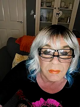 juniperberi29 online show from 10.25.25