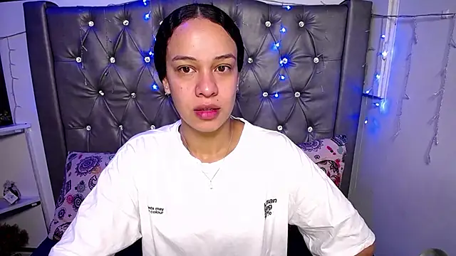 LAILAGUMMY online show from 02.12.25