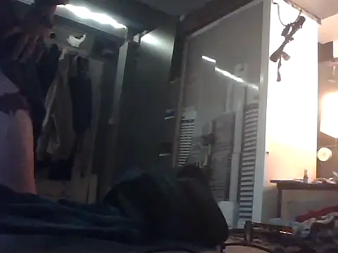 Snapshot of Slutviki69 chatting on 10.27.25 Slutviki69 online show from 10.27.25