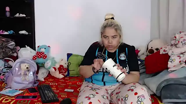 Snapshot of estrellita_fugaz16x chatting on 12.14.24 estrellita fugaz16x online show from 12.14.24