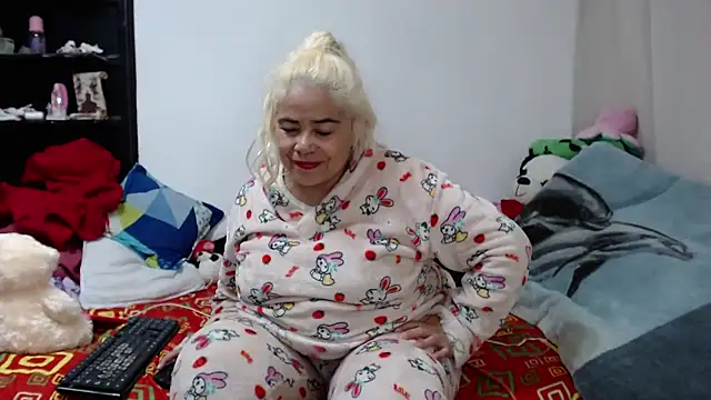 Snapshot of estrellita_fugaz16x chatting on 12.31.24 estrellita fugaz16x online show from 12.31.24