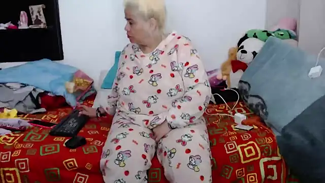 Snapshot of estrellita_fugaz16x chatting on 01.02.25 estrellita fugaz16x online show from 01.02.25