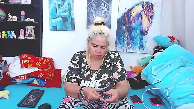 Snapshot of estrellita_fugaz16x chatting on 01.21.25 estrellita fugaz16x online show from 01.21.25