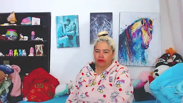 Snapshot of estrellita_fugaz16x chatting on 01.27.25 estrellita fugaz16x online show from 01.27.25